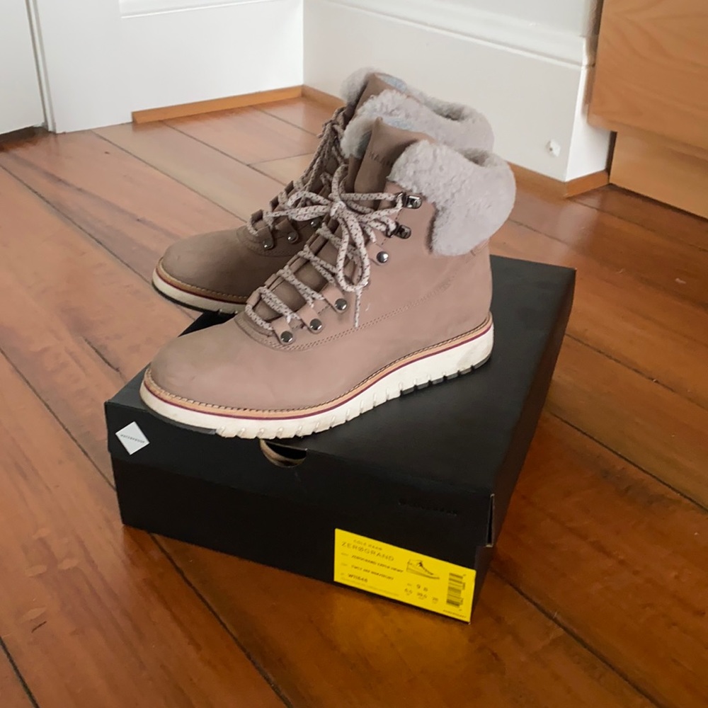 Cole Haan Zerogrand shearling bootie size 9.